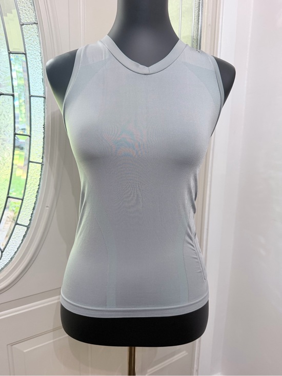 Nike Tops - Nike Dri-FIT Women’s Seamless Racerback Athletic Tank Top Gray